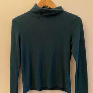 Uniqlo green turtleneck